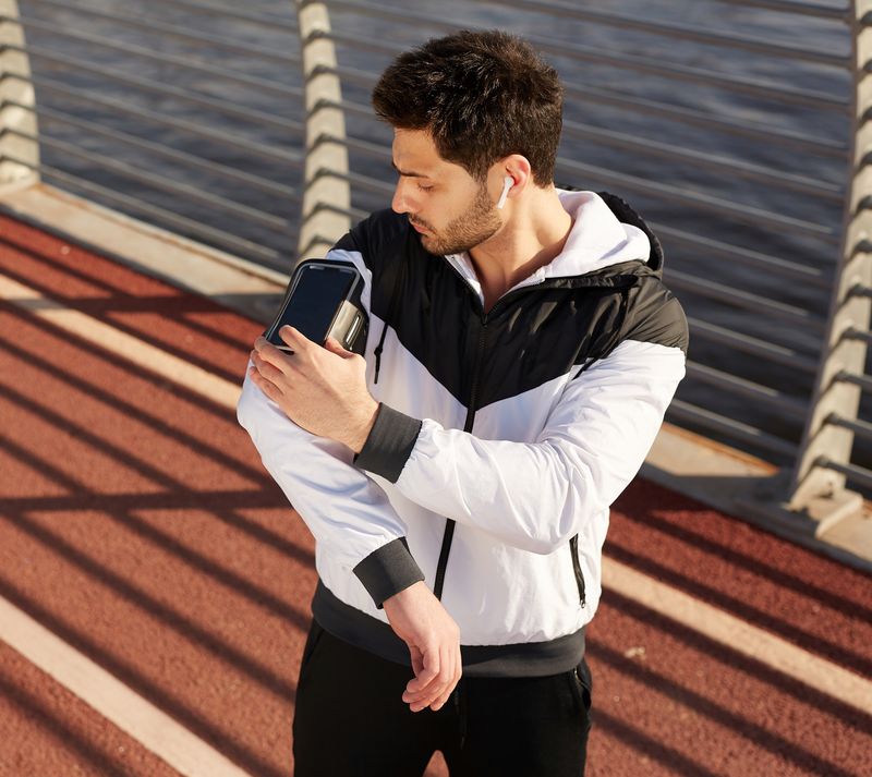 Za wysokie tętno u początkującego biegacza – jakie zakresy są bezpieczne?